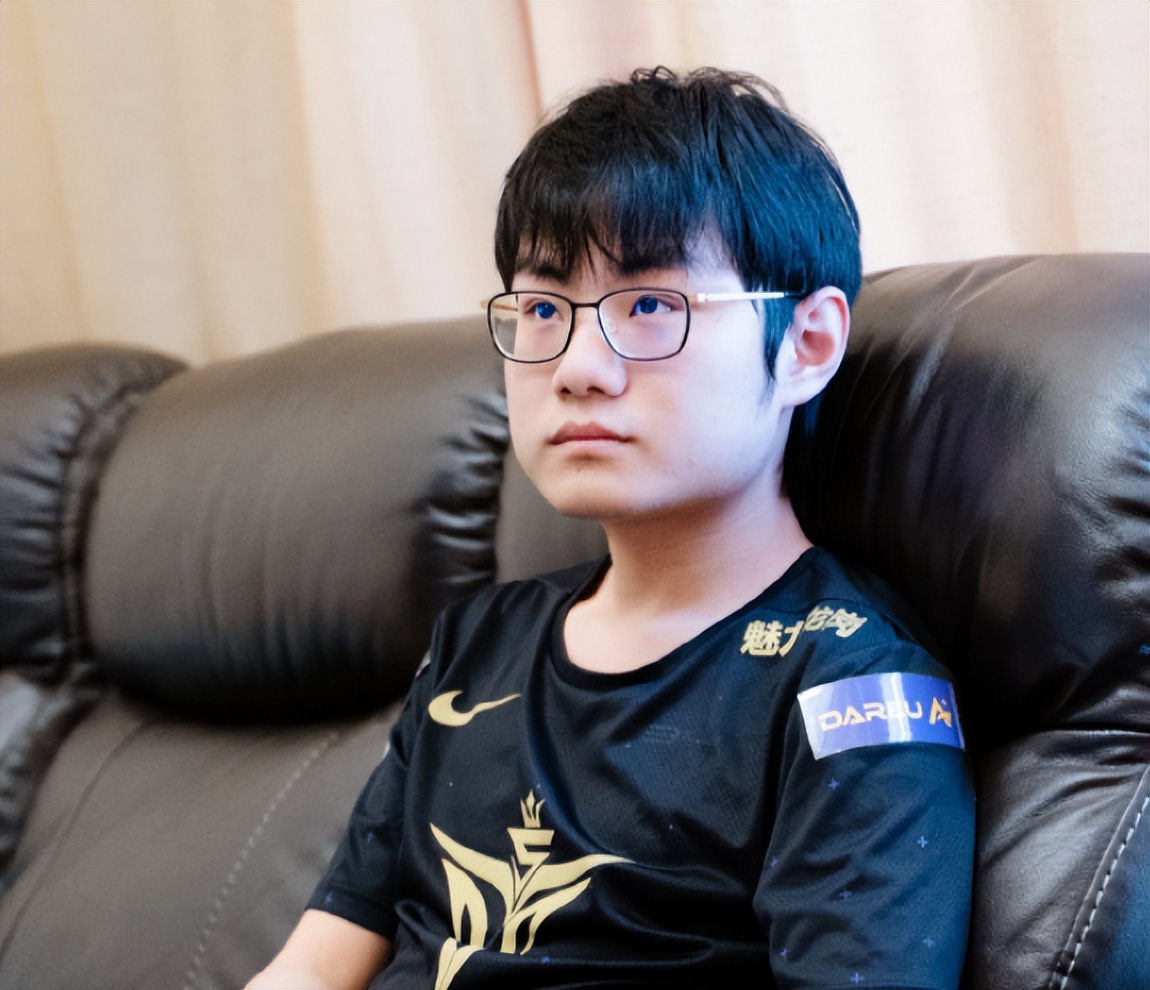 Rookie在巴塞罗那比赛中连败上海申花集结日回应争议，网友：今夜纽卡斯尔状态回暖的简单介绍